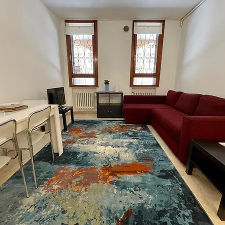 Casa Del Pagliaccio - Tra Ospedale E Centro Storico Διαμέρισμα *